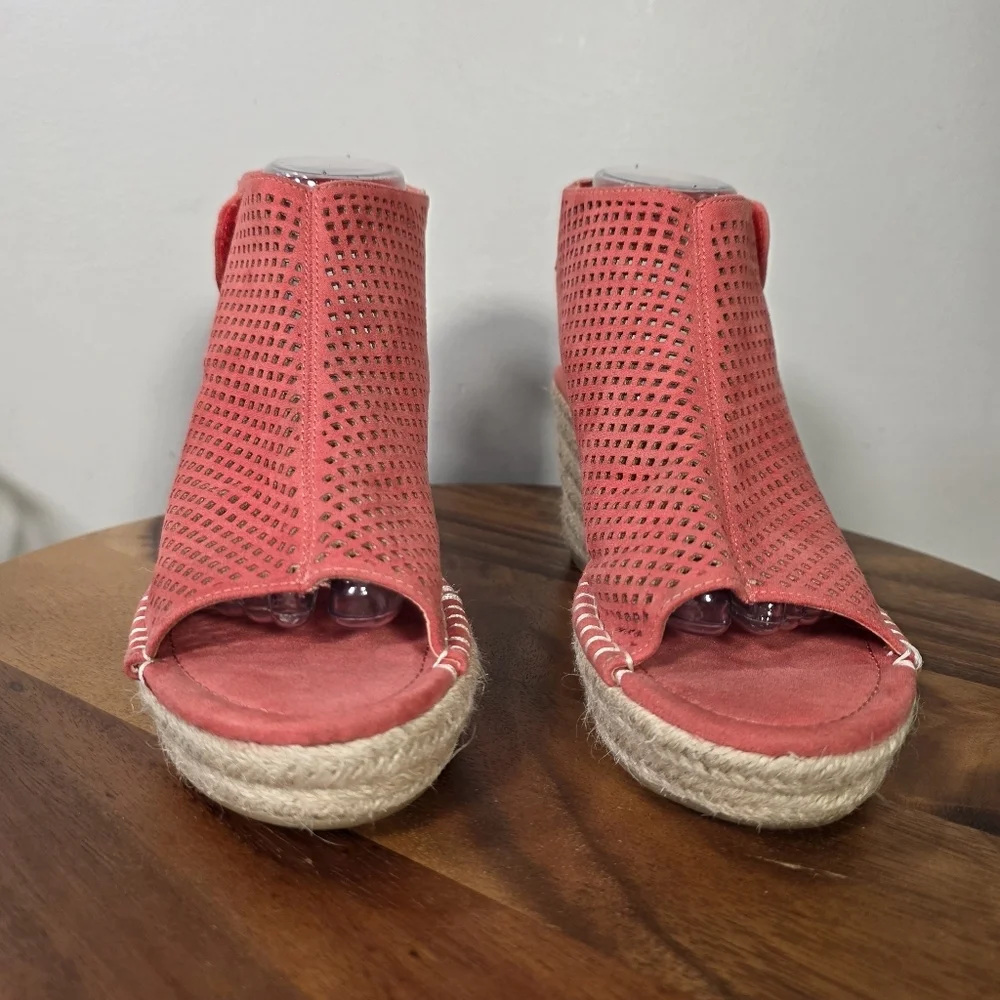 Daisy Fuentes Rory Coral Wedge Sandals Size 9 Faux Suede Espadrilles